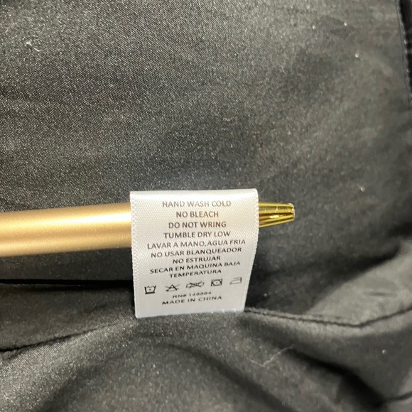 Akira Cropped Puffer Jacket Women Medium Hooded Black White Color Block Coat - Picture 9 of 14